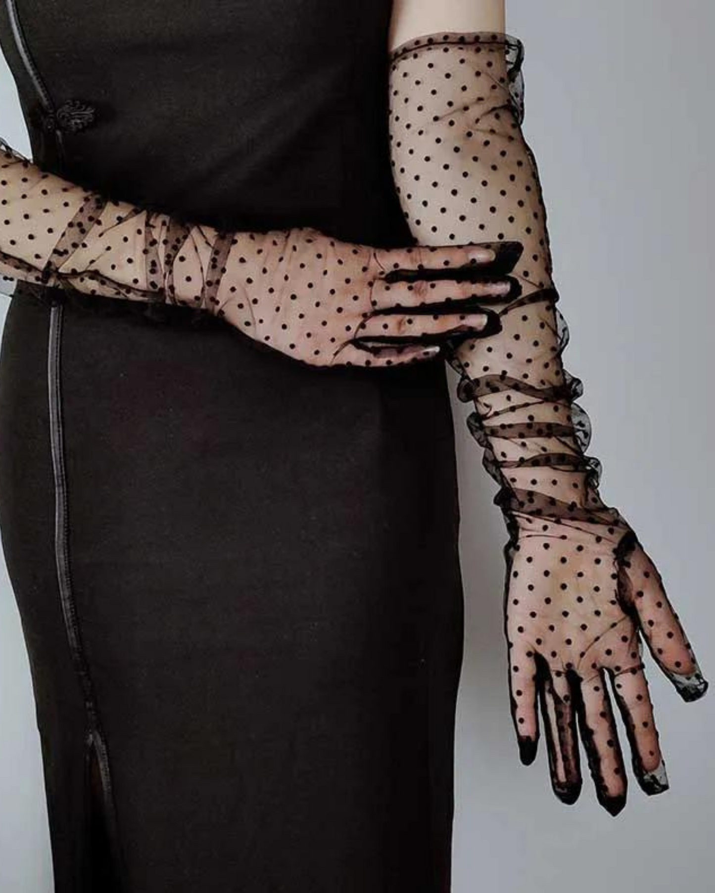 Rukavice z jemné síťoviny s tečkami