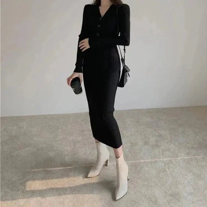 Pletené midi šaty s ozdobnými knoflíky