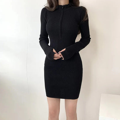 Pletené minišaty se zipem na výstřihu