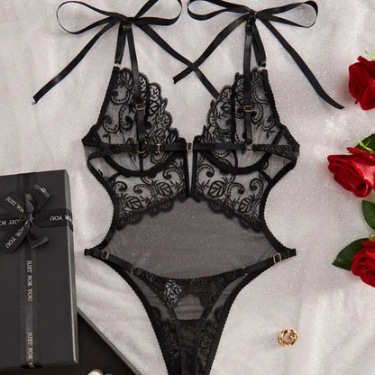 Jemné krajkové body s výřezy