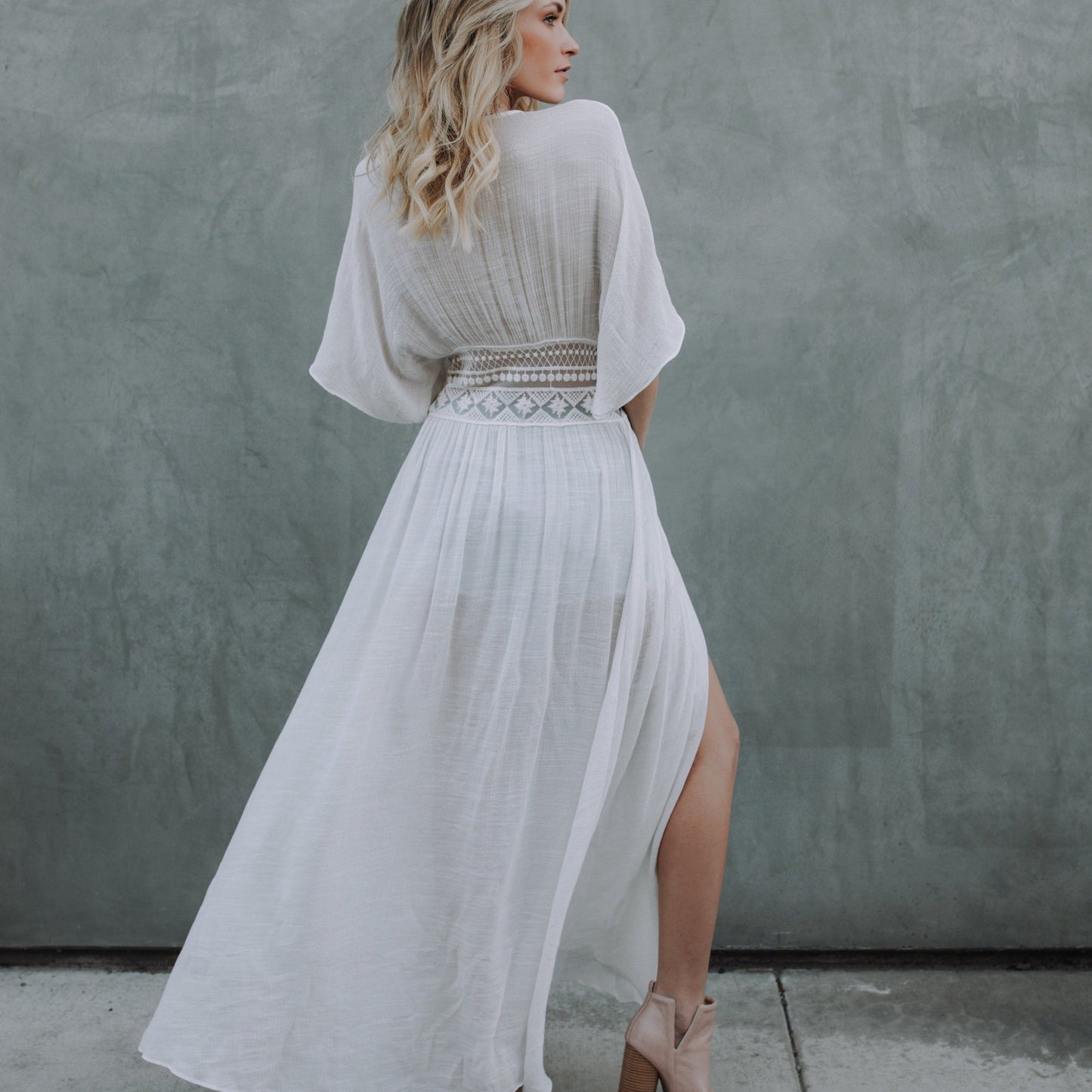 Dlouhý plážový přehoz s bohémskou krajkou