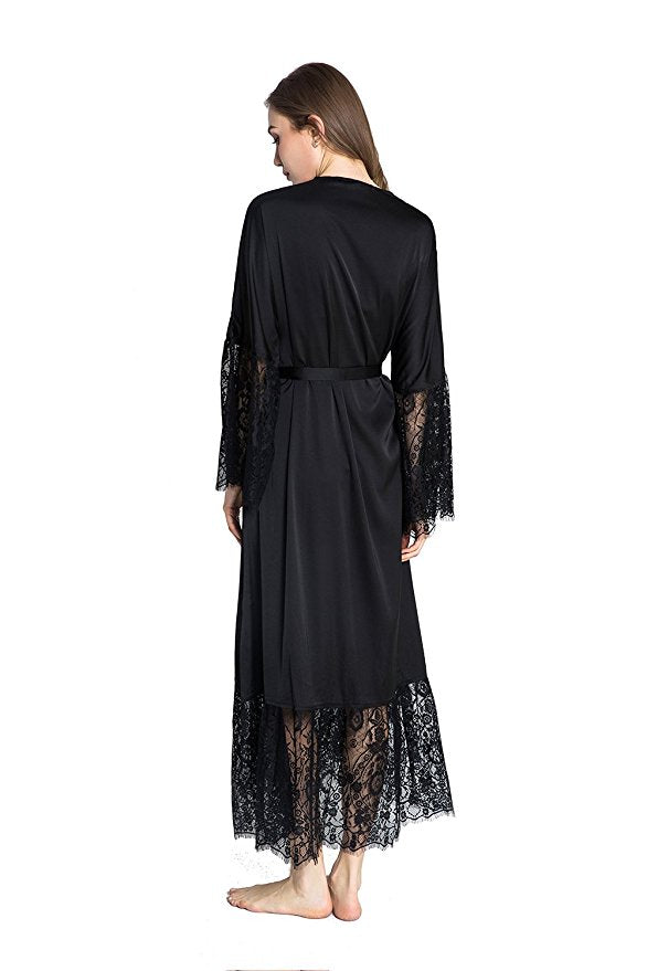 Dlouhý saténový župan s krajkou