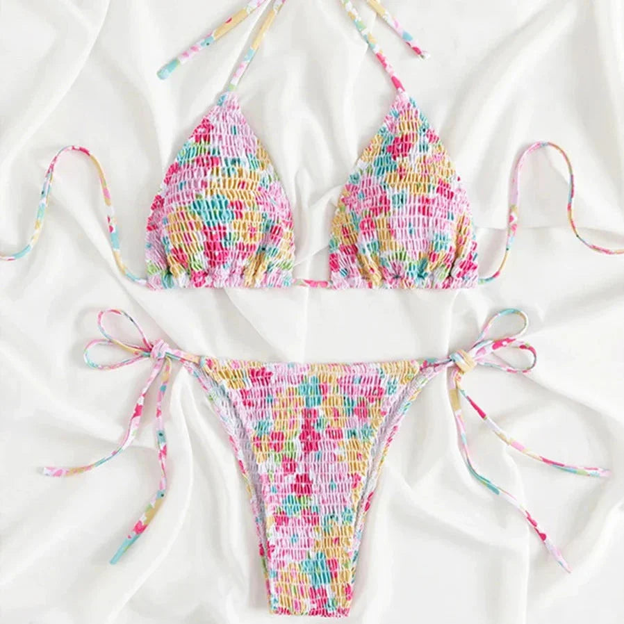 Dvoudílné bikiny s květinovým vzorem a volánky