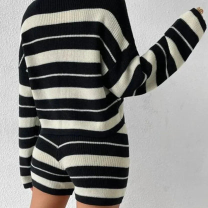 Pletená sada domácího oblečení s kontrastními pruhy