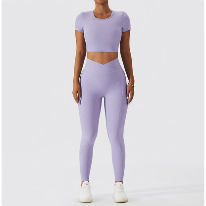 Bezešvý sportovní set s výstřihem na zádech