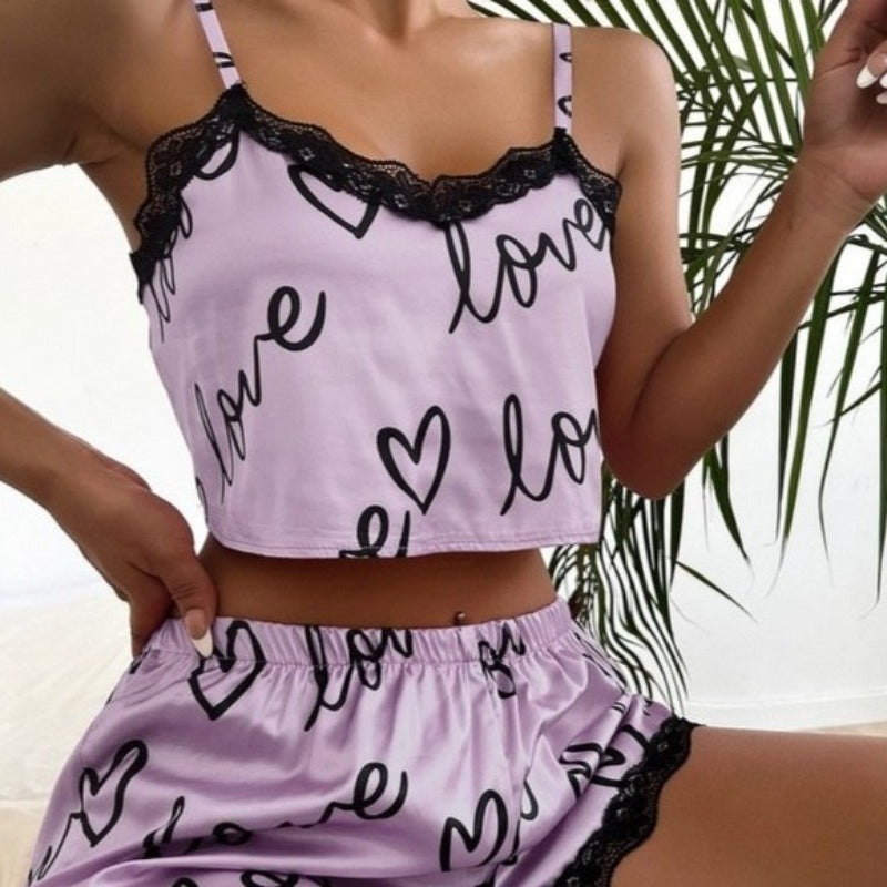 Dámské saténové pyžamo s potiskem srdíček a nápisem láska