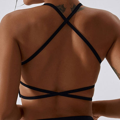 Hladký sportovní top s ozdobnými ramínky