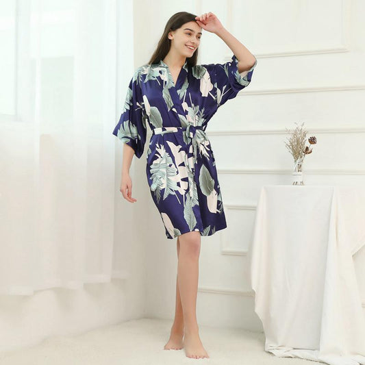 Saténový župan s tropickými listy