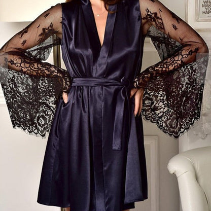 Župan s širokými krajkovými rukávy