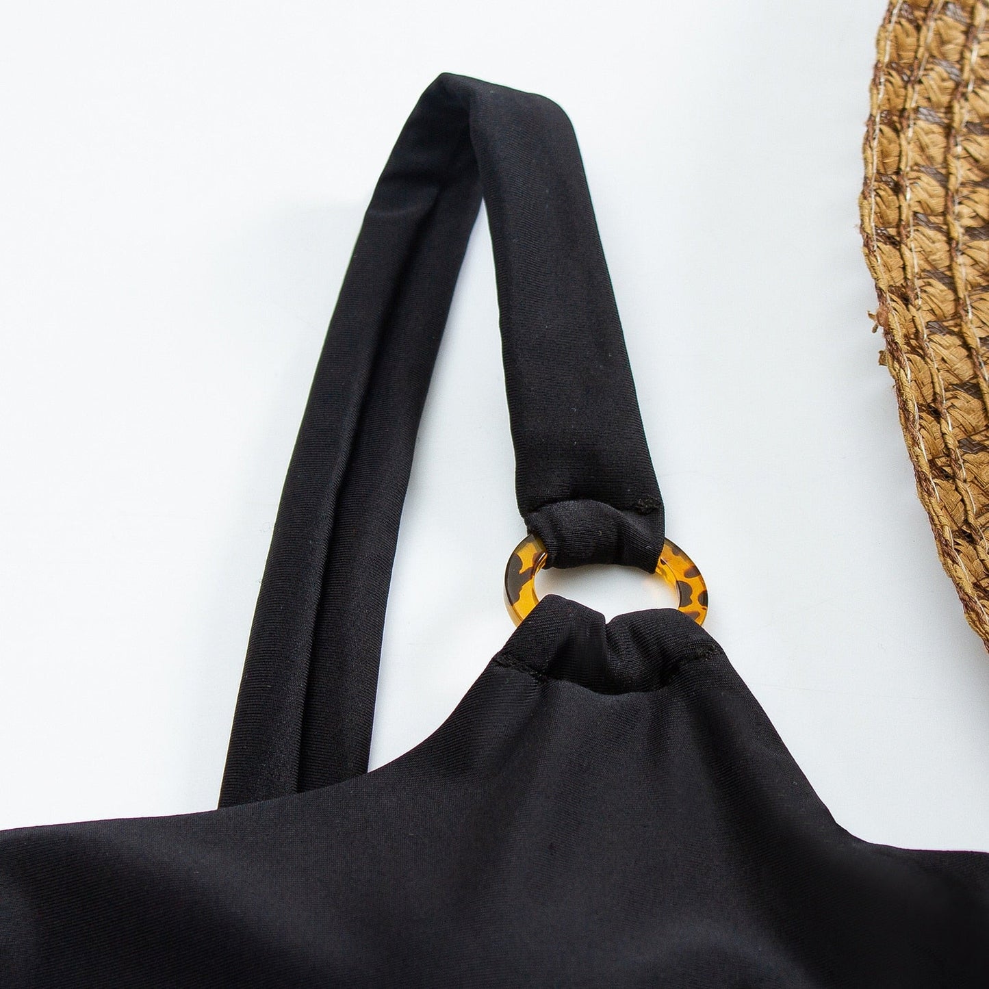 Jednodílné plavky monokini s výřezy