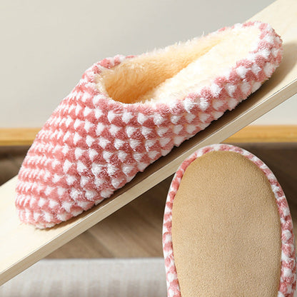 Klasické pantofle s drobným kostkovaným vzorem