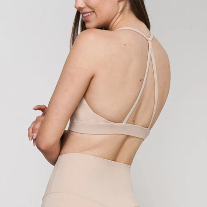 Klasická sportovní podprsenka s ozdobnými ramínky na zádech