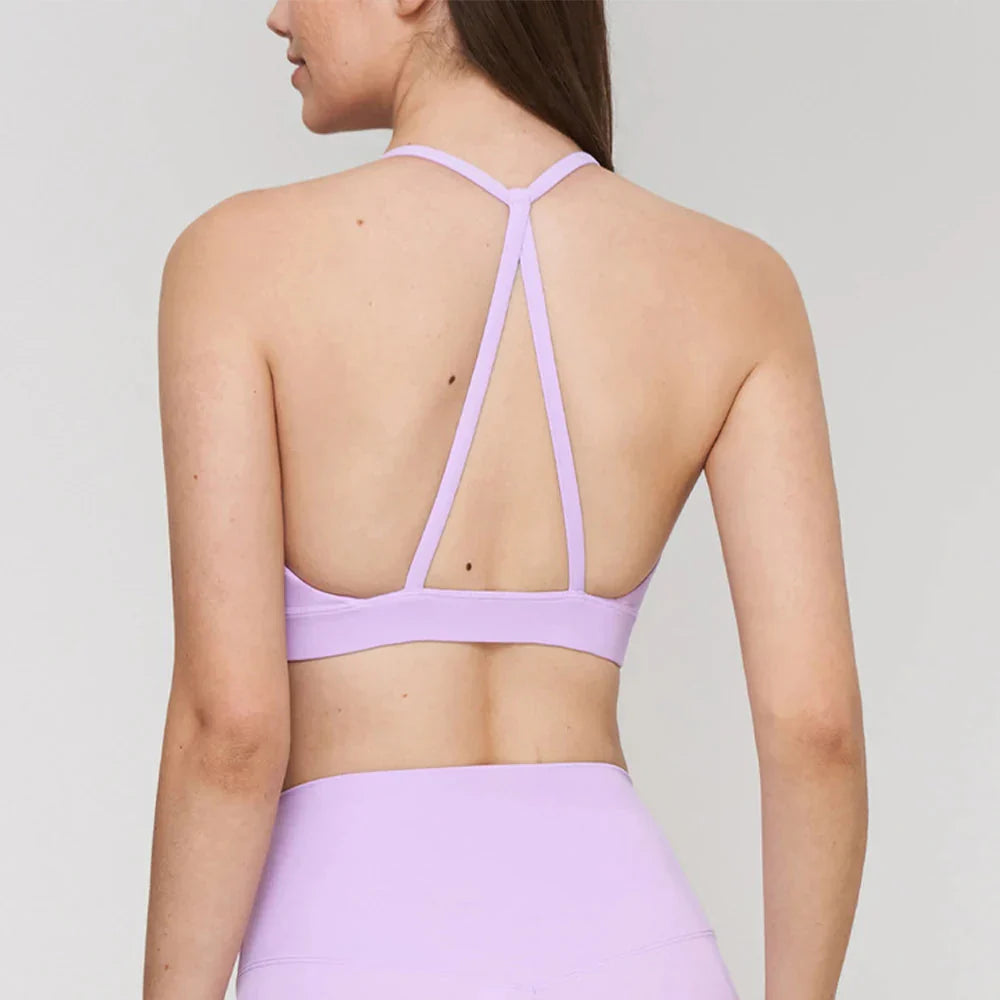 Klasická sportovní podprsenka s ozdobnými ramínky na zádech