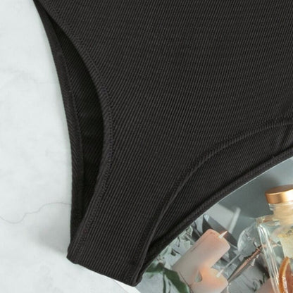 Klasické jednodílné asymetrické plavky