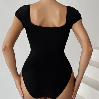 Klasické jednodílné plavky s krátkým rukávem