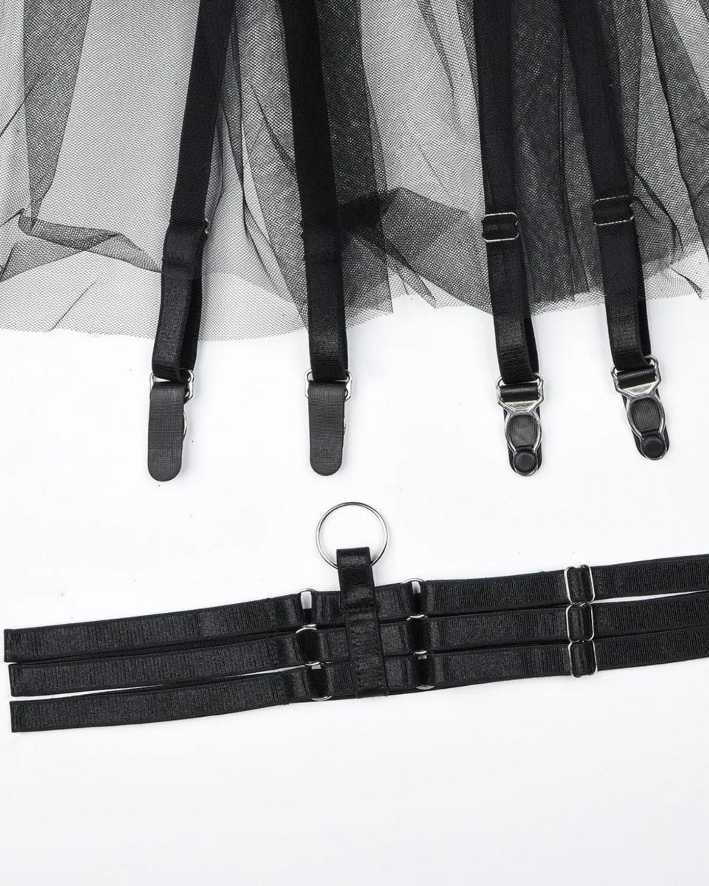 Krajkové spodní prádlo s tylovým podvazkovým pásem