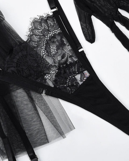 Krajkové spodní prádlo s tylovým podvazkovým pásem