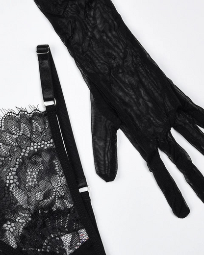 Krajkové spodní prádlo s tylovým podvazkovým pásem