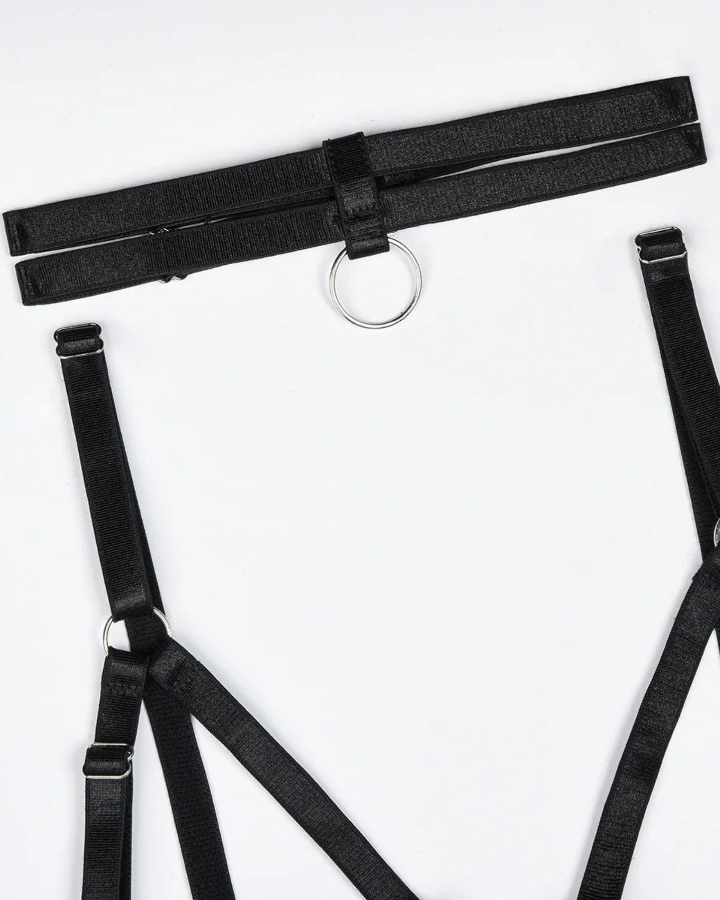 Krajkové spodní prádlo s tylovým podvazkovým pásem