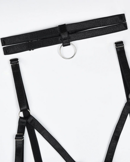 Krajkové spodní prádlo s tylovým podvazkovým pásem