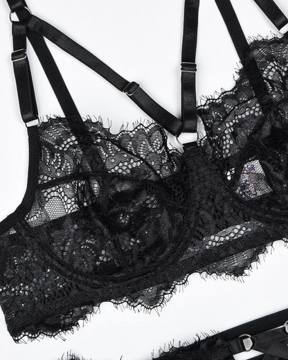 Krajkové spodní prádlo s tylovým podvazkovým pásem