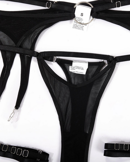 Sada spodního prádla s ozdobnými výřezy a stehenními ramínky