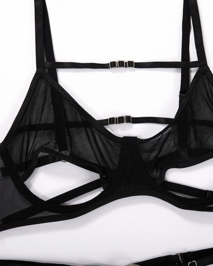 Sada spodního prádla s ozdobnými výřezy a stehenními ramínky