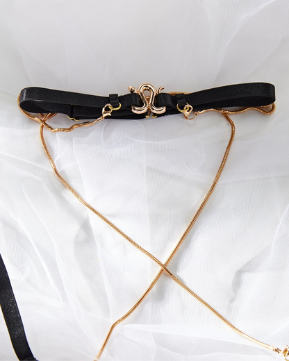 Smyslná spodní prádlo s řetízky