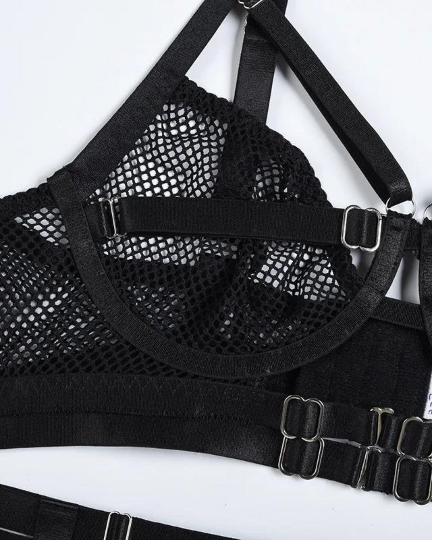 Souprava spodního prádla s podprsenkou ze síťoviny a kalhotkami s vysokým pasem