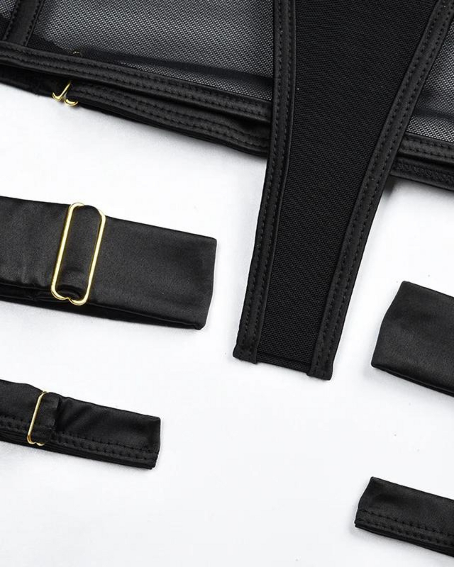 4dílný set spodního prádla se sukní