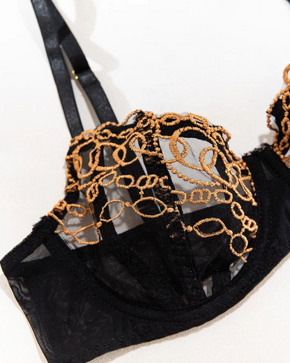 Smyslná sada spodního prádla s výšivkou