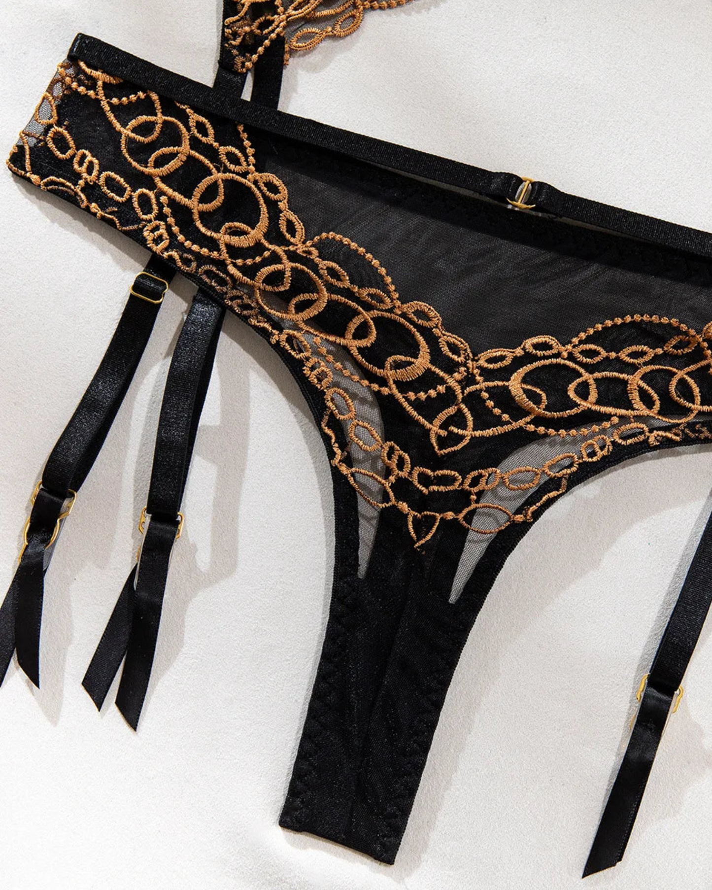 Smyslná sada spodního prádla s výšivkou