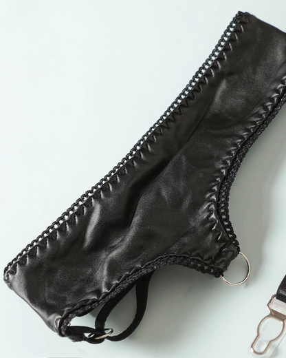 Kožené spodní prádlo s výřezy