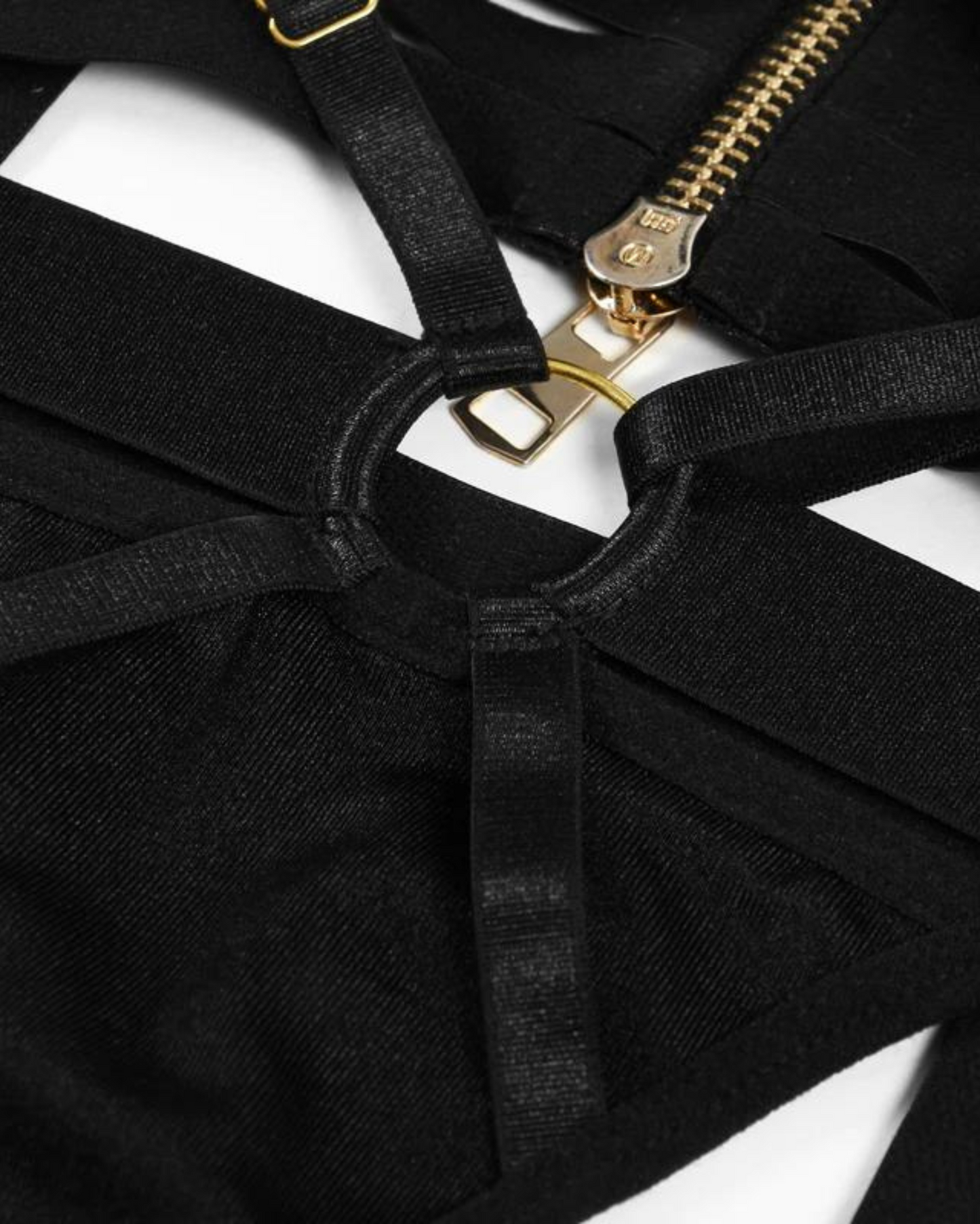 Sada spodního prádla s nastavitelnými ramínky a ozdobnými kroužky