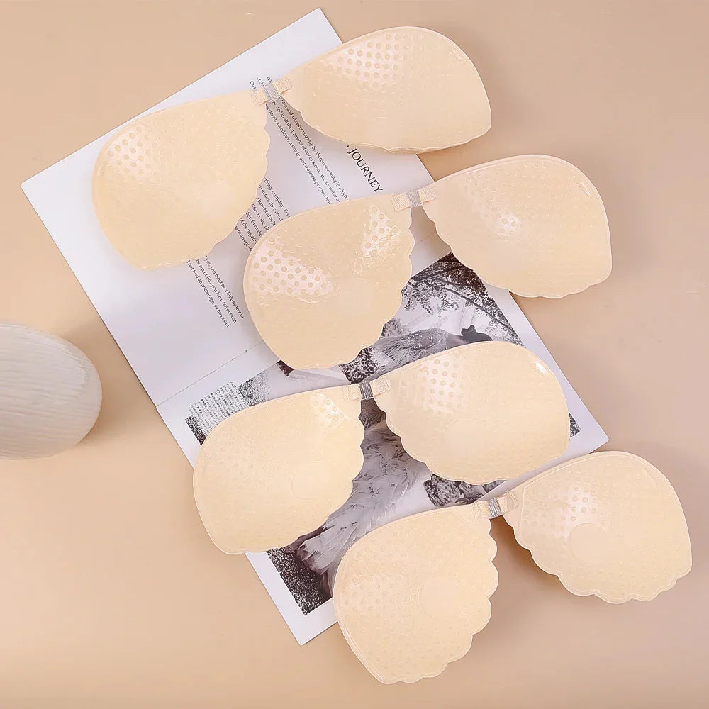 Krajková samonosná podprsenka