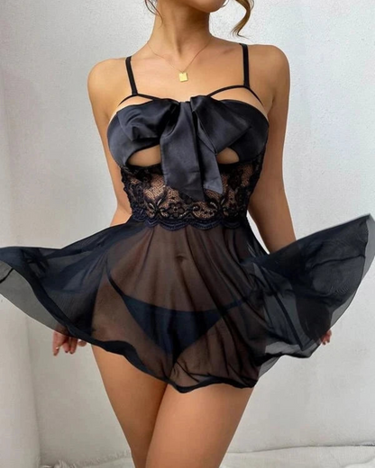 Splývavá noční košilka s mašlí na hrudi