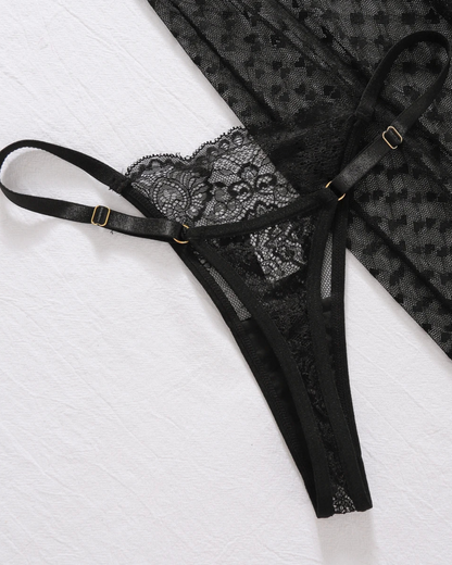 Dlouhá noční košilka z průhledného materiálu