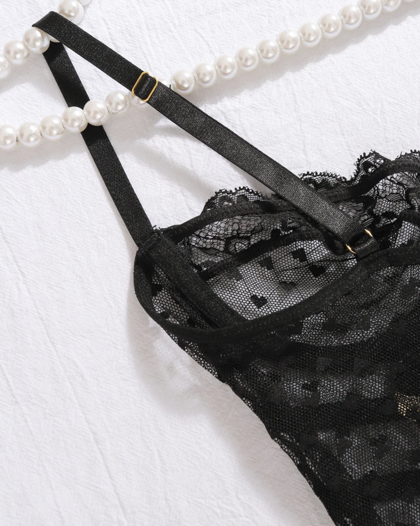 Dlouhá noční košilka z průhledného materiálu