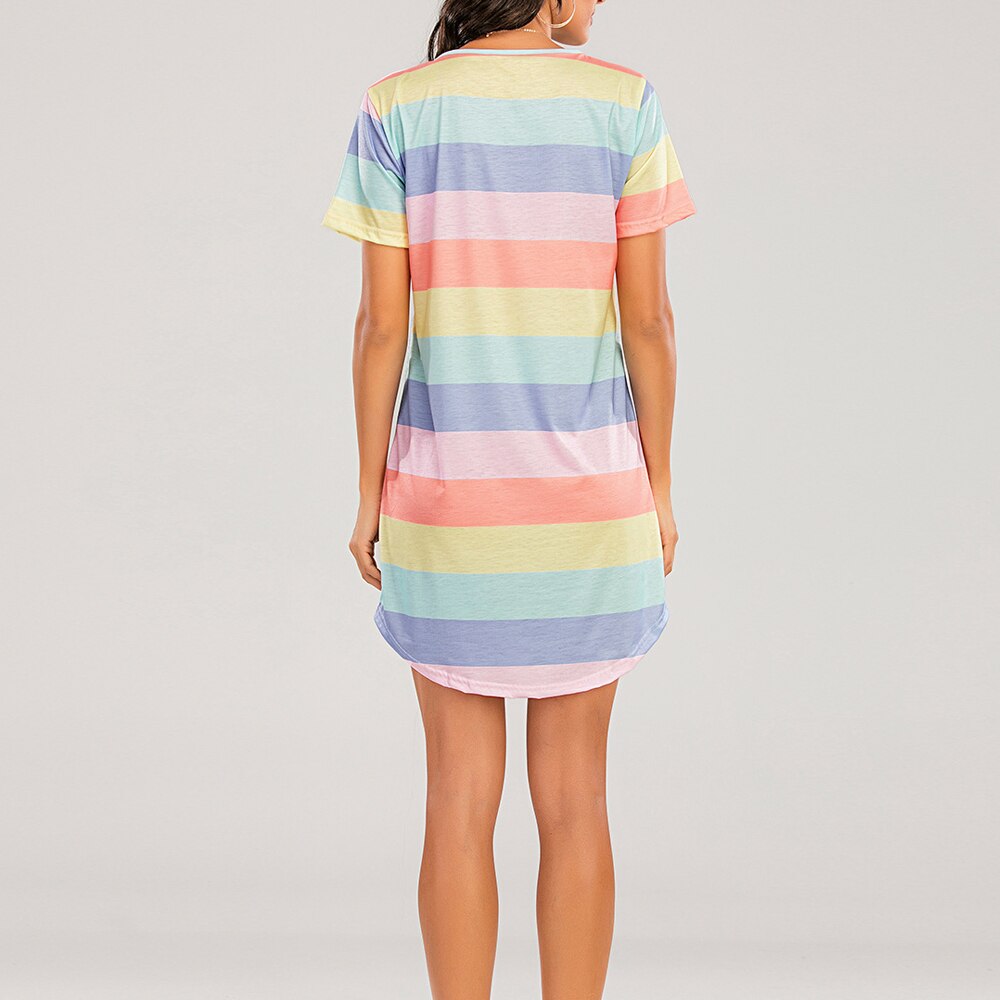 Noční košilka s barevnými pruhy