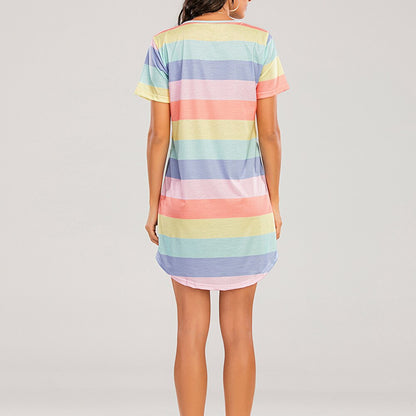 Noční košilka s barevnými pruhy