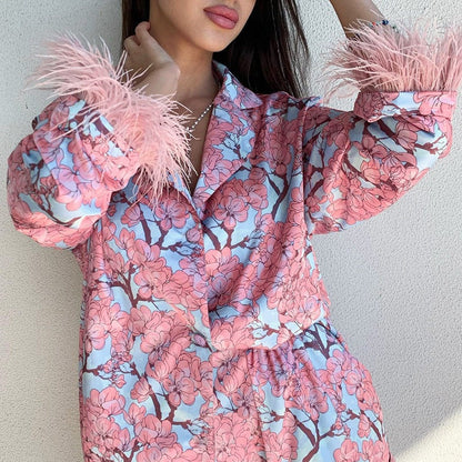 Dámské krátké pyžamo s ozdobným peřím