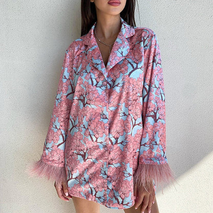 Dámské krátké pyžamo s ozdobným peřím