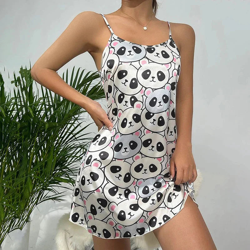 Krátká saténová noční košilka s motivem pandy