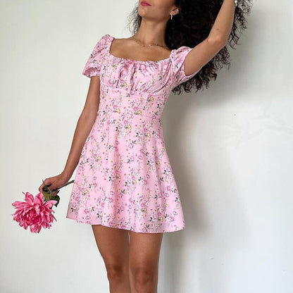 Letní minišaty s květinovým vzorem