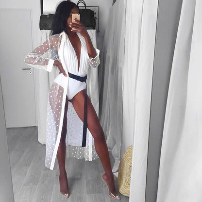 Lehký plážový přehoz s puntíky