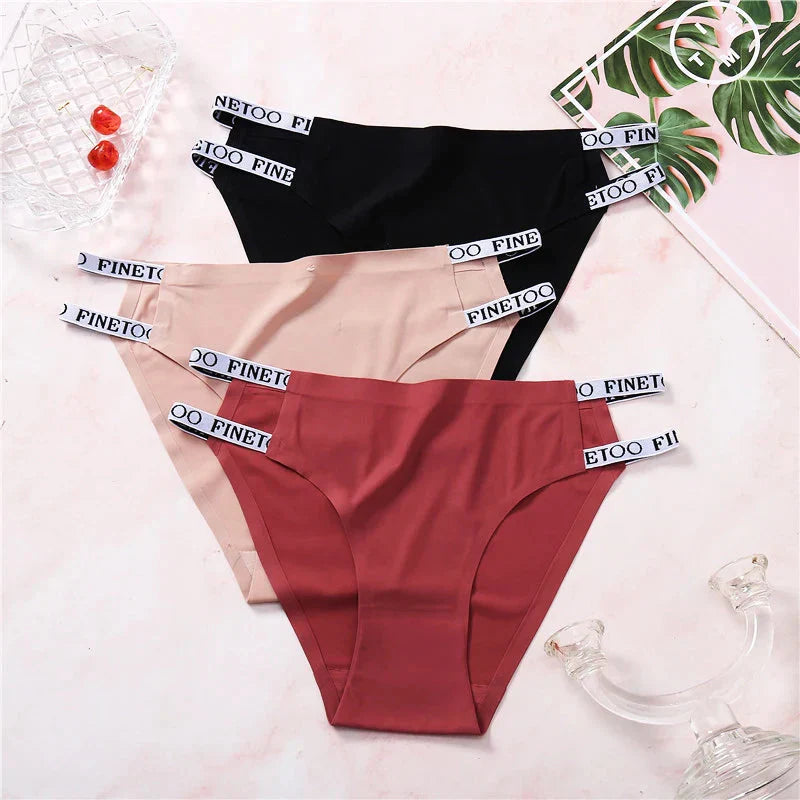 Sportovní kalhotky s ozdobnými ramínky