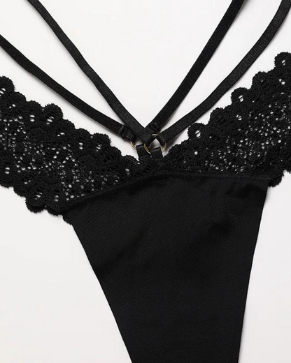 Kalhotky s krajkovým lemem a ramínky