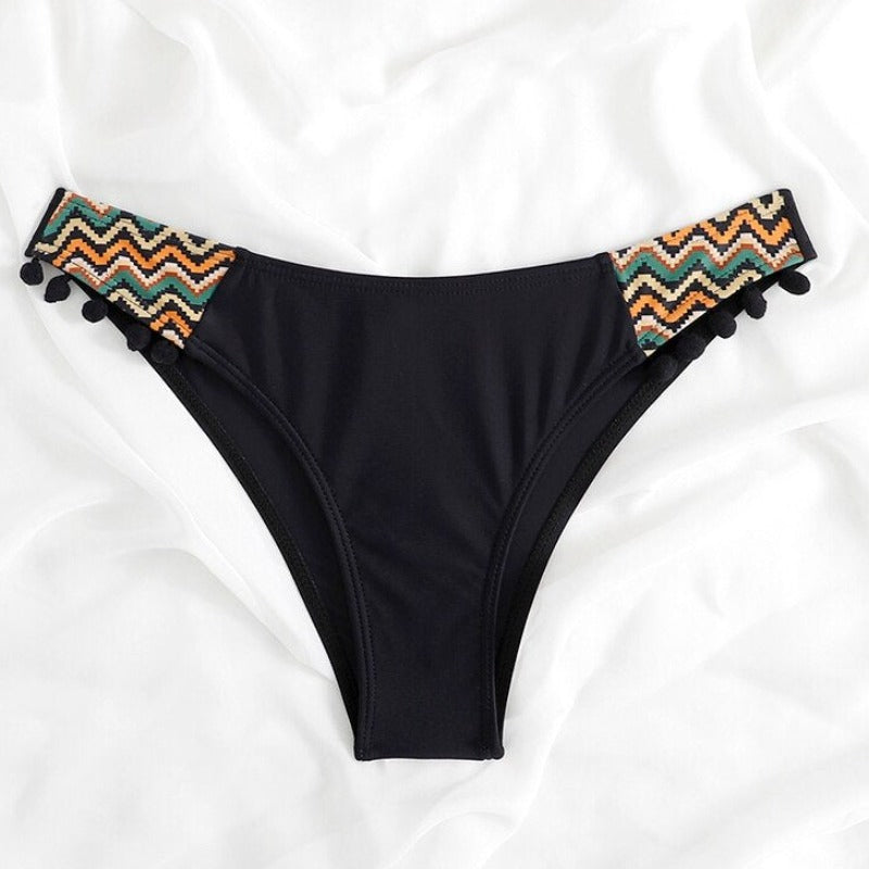 Plavky s ozdobnými bambulkami