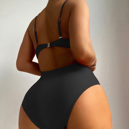 Jednodílné plavky Monokini s výstřihem