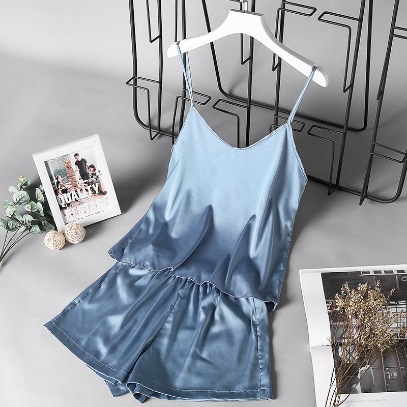 Dámské hladké saténové pyžamo s ramínky